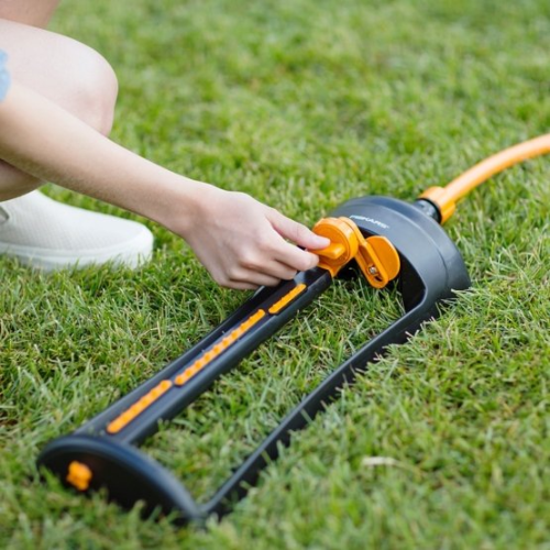 Aspersor Fiskars Ahorro de agua M Área de alcance ajustable