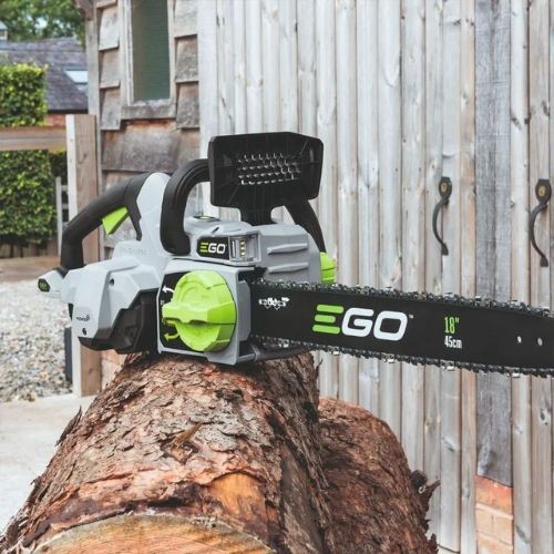 EGO POWER Kit CS1801E-S de Motosierra CS1800E con Batería 6Ah y Cargador Rápido
