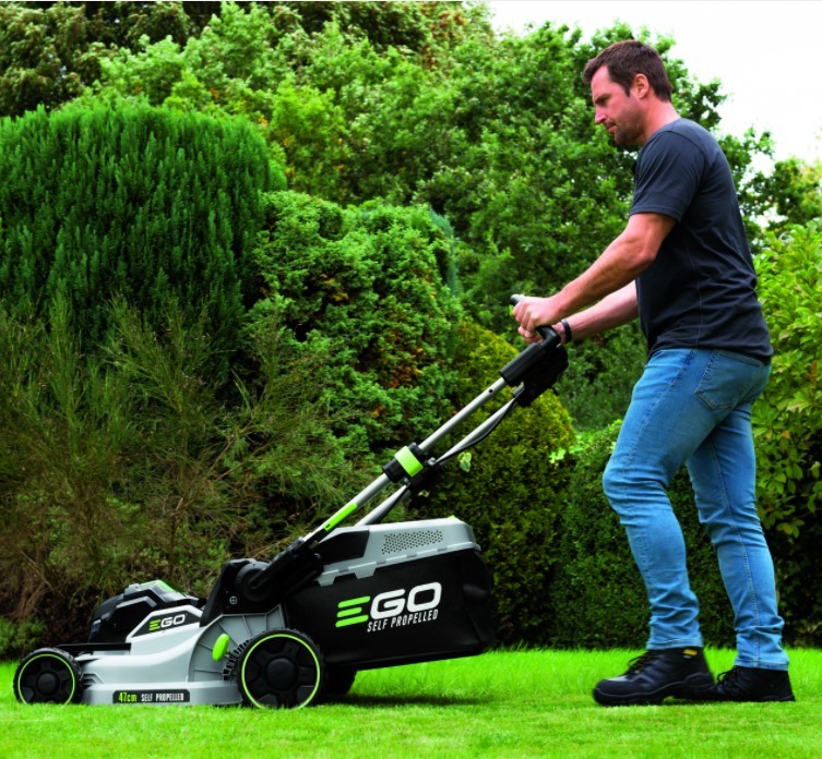 Cortacésped Ego Power de la Gama Power+ 47 con Tracción y Batería + Cargador